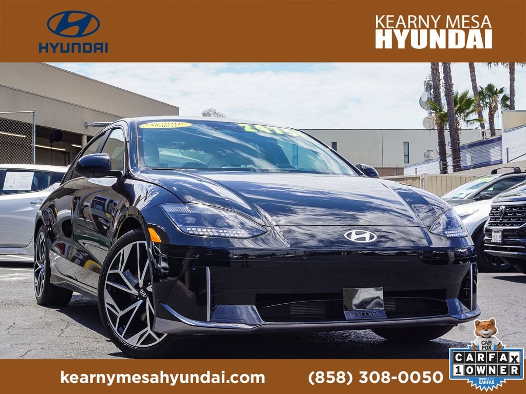Used 2023 Black Hyundai SEL image 1