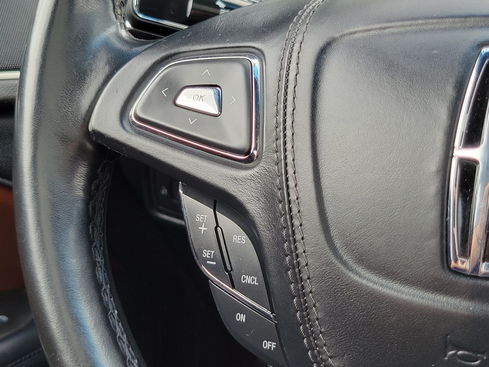 Used 2017 Black Lincoln Reserve image 17
