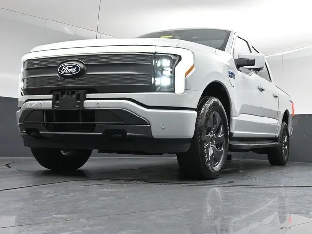 Used 2024 White Ford Lariat image 34