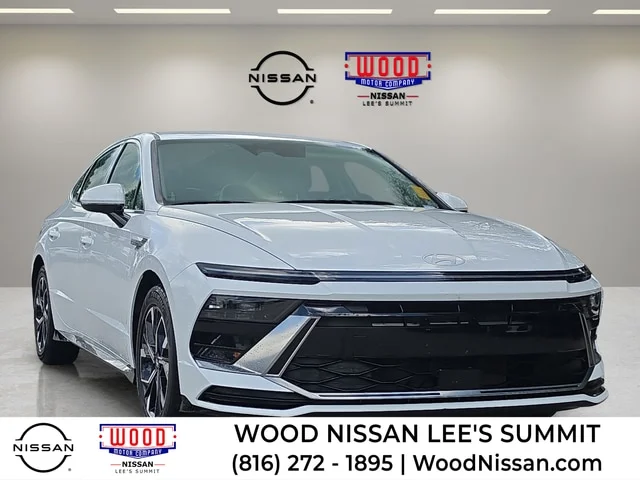 Used 2025 Serenity White Hyundai SEL image 1