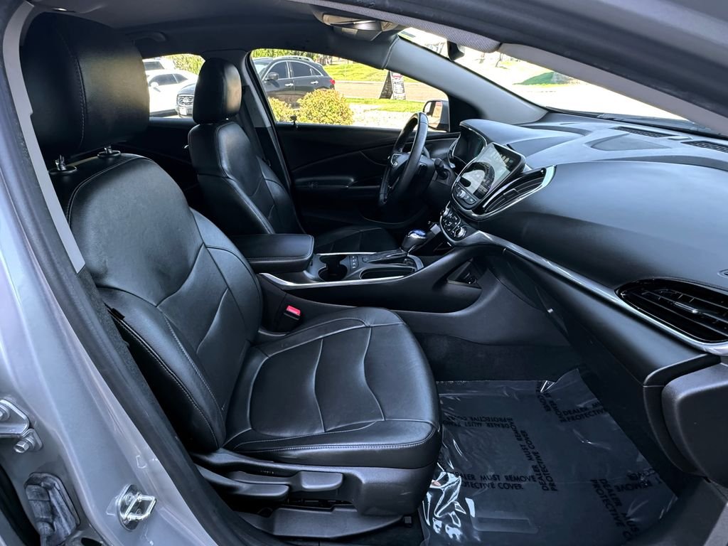 Used 2017 Silver Chevrolet Premier image 33