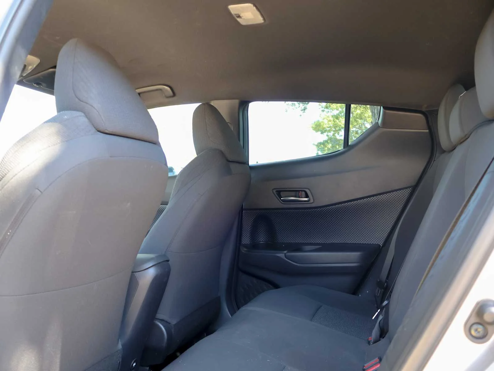 Used 2018 Silver Knockout Metallic Toyota XLE Premium image 22