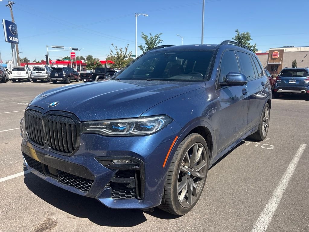 2021 BMW X7 M50i's photo