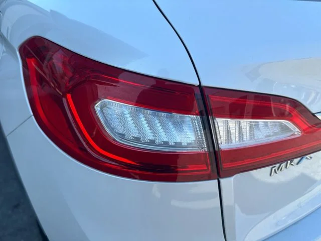 Used 2016 White Lincoln Reserve image 27