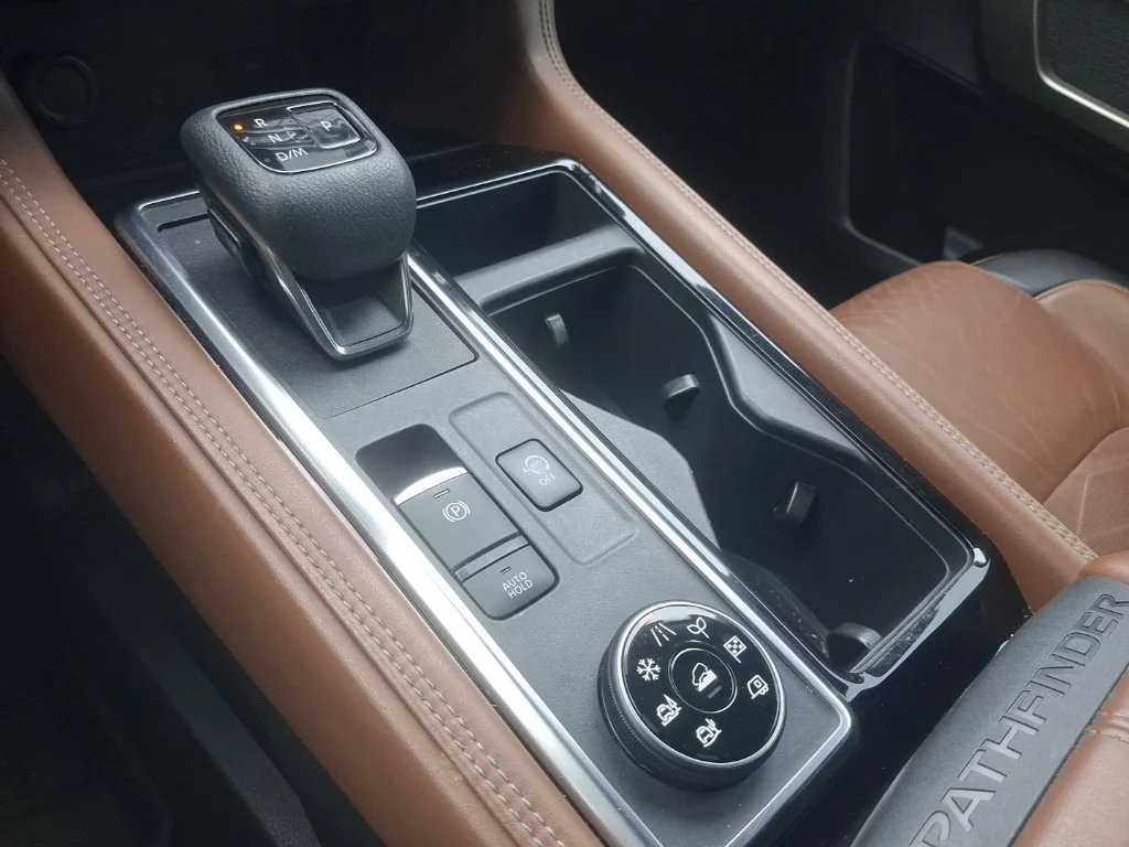 Used 2022 Silver Nissan Platinum image 34