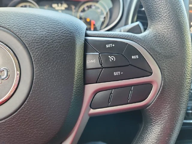 Used 2020 Red Jeep Latitude image 27