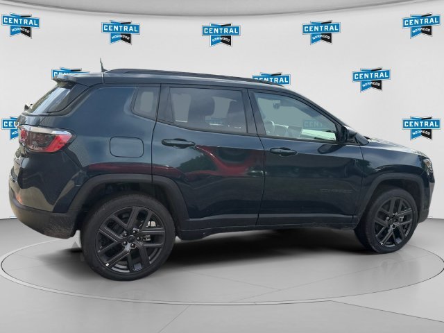 New 2026 Fathom Blue Pearl-Coat Exterior Paint Jeep Limited image 6