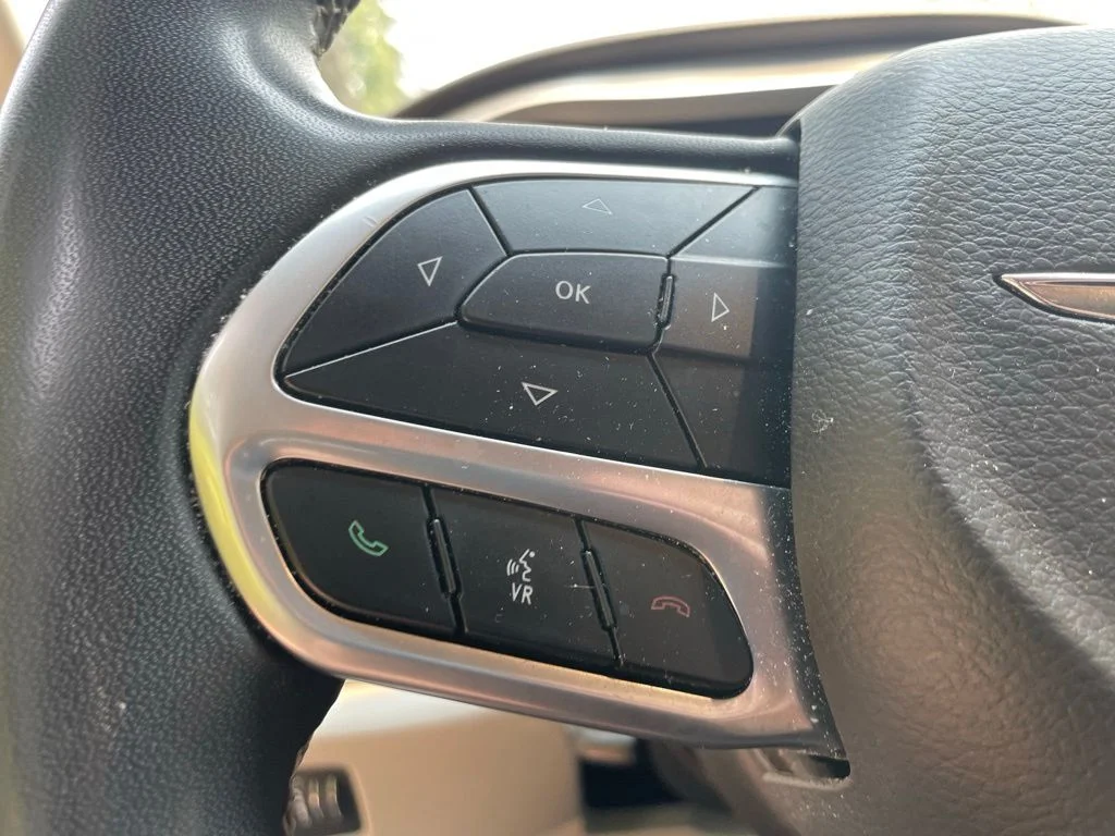 Used 2022 Gray Clearcoat Chrysler Touring L image 13