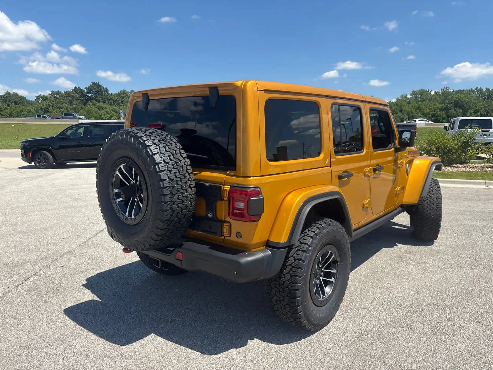 New 2026 Goldilocks Exterior Paint Jeep Rubicon X image 10