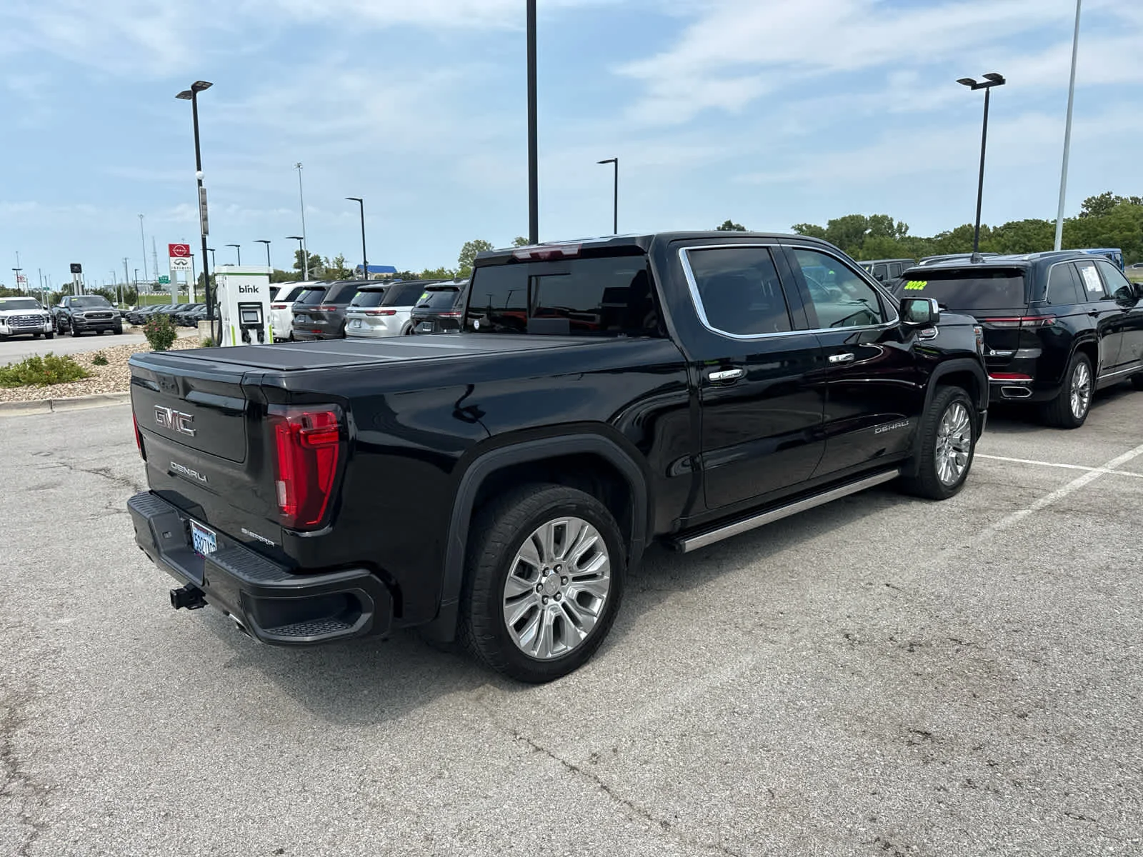 Used 2021 Onyx Black GMC Denali image 5