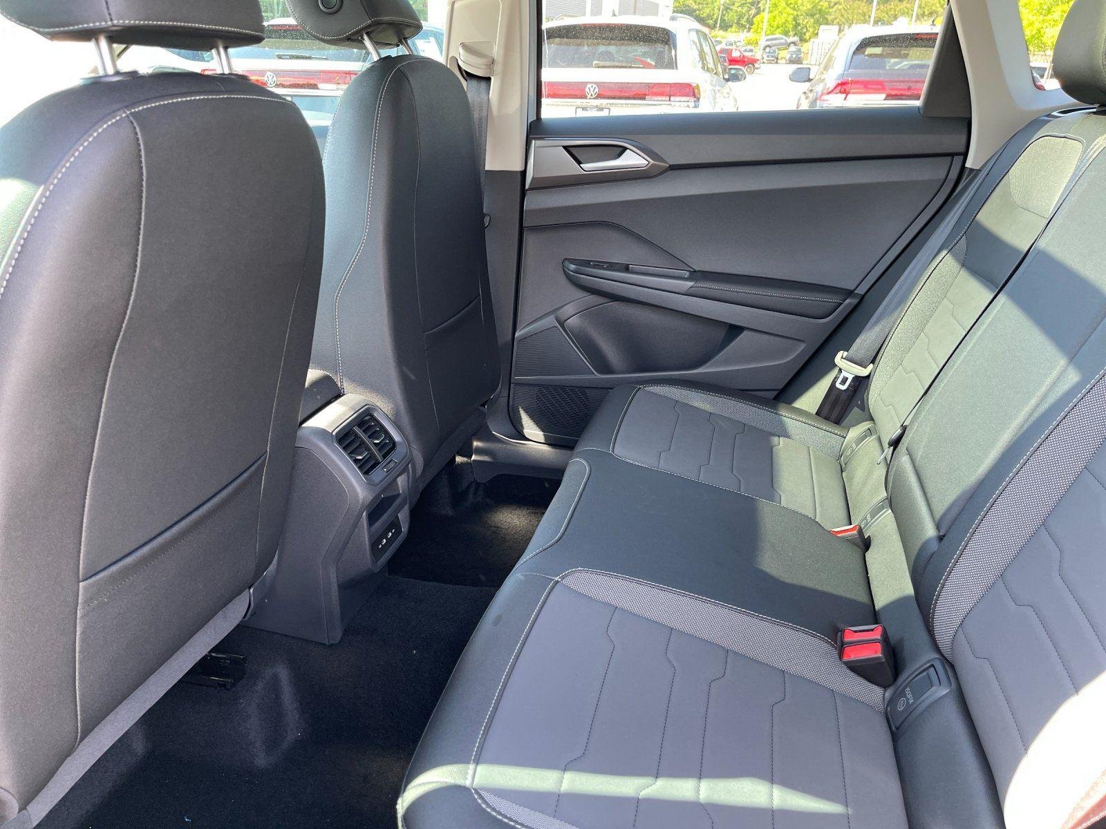 New 2026 Monument Gray w/Deep Black Roof Volkswagen SE Black image 32