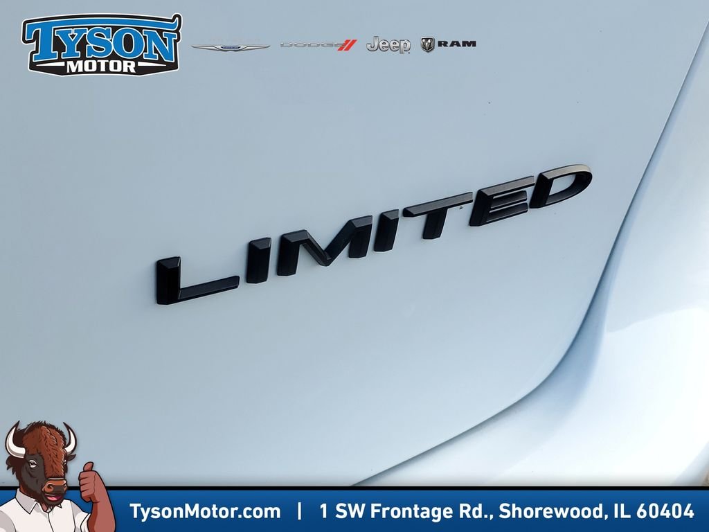 New 2026 Bright White Clear-Coat Exterior Paint Chrysler Limited image 6
