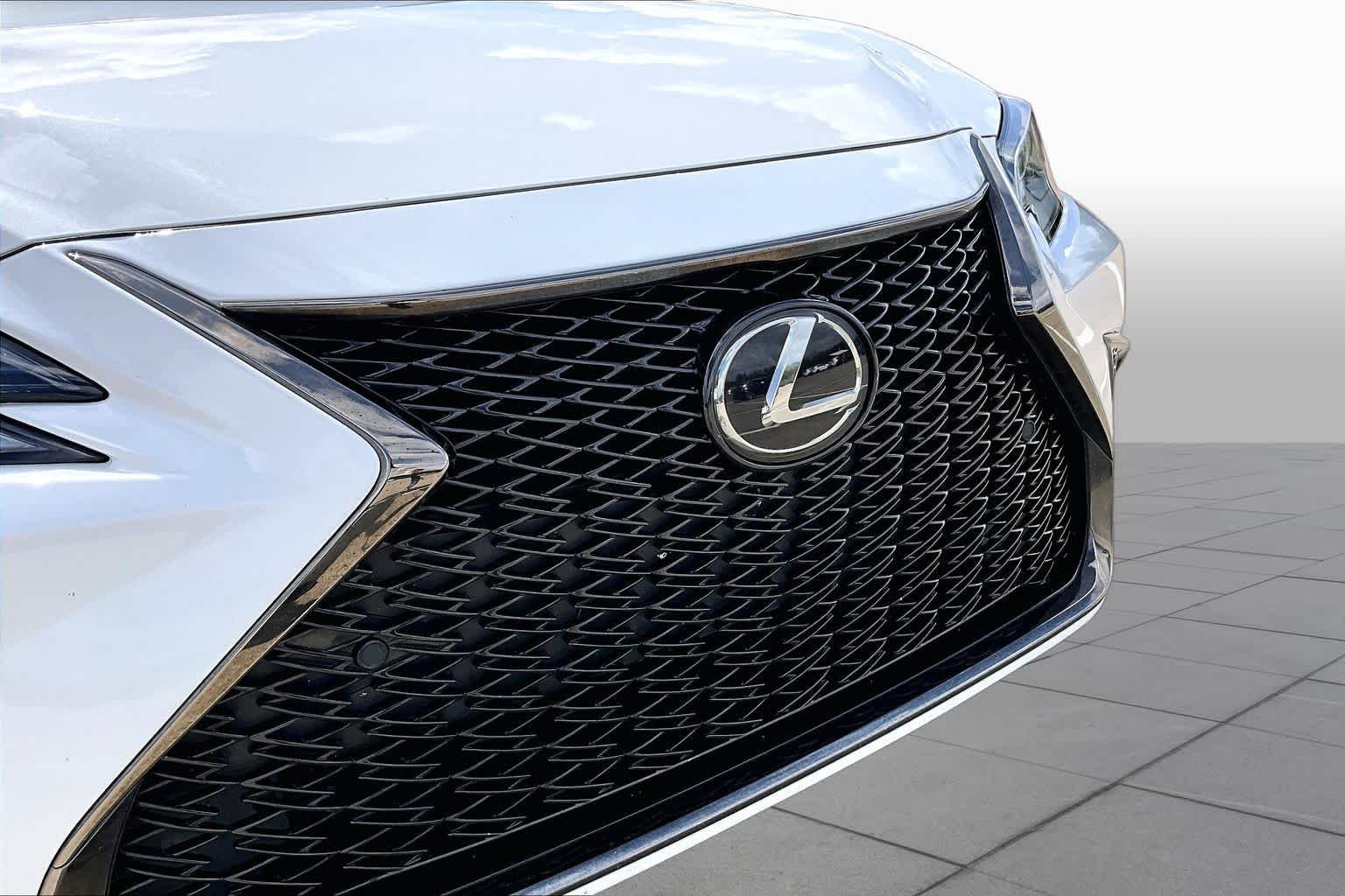 Used 2024 Ultra White Lexus F SPORT Handling image 28