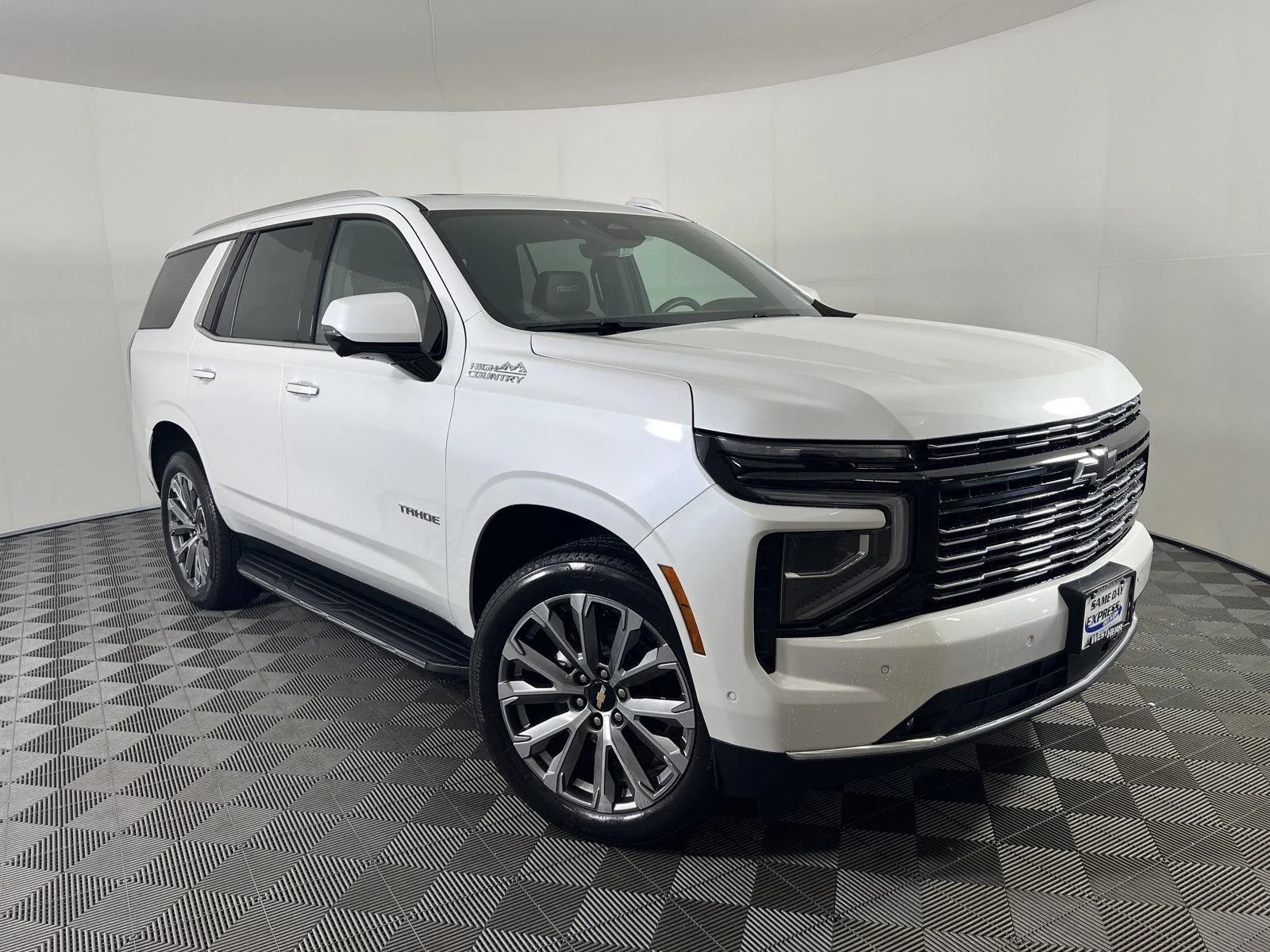 Used 2025 Iridescent Pearl Tricoat Chevrolet High Country image 7