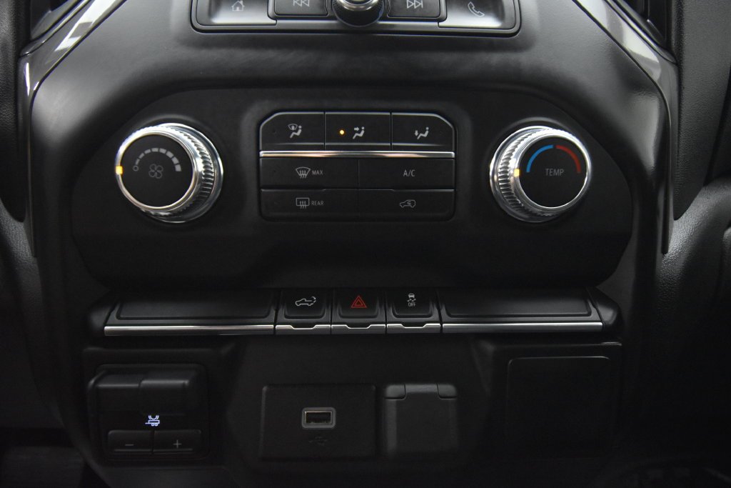 Used 2019 White GMC Base image 25