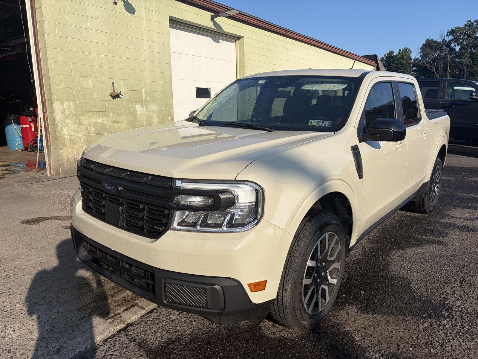 Used 2024 Terrain Ford LARIAT image 3