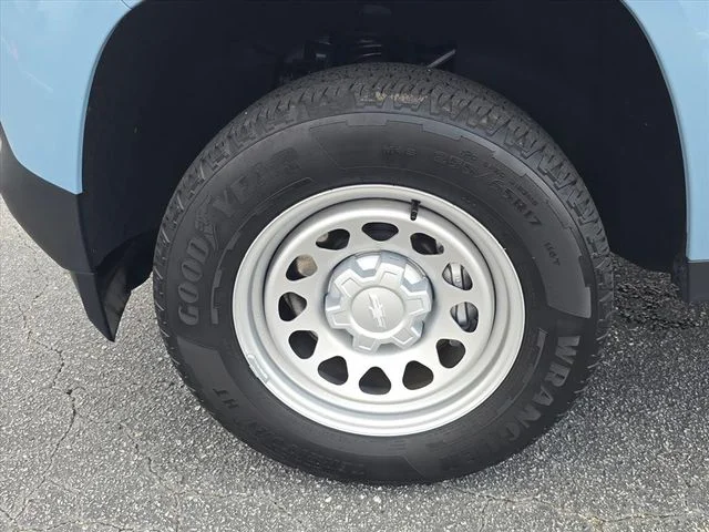 Certified Used 2025  Chevrolet Work Truck image 33