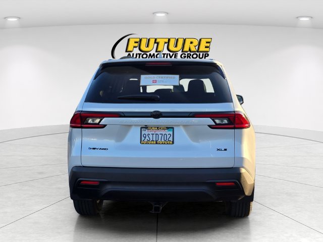 Used 2025 Off-white Toyota XLE image 5