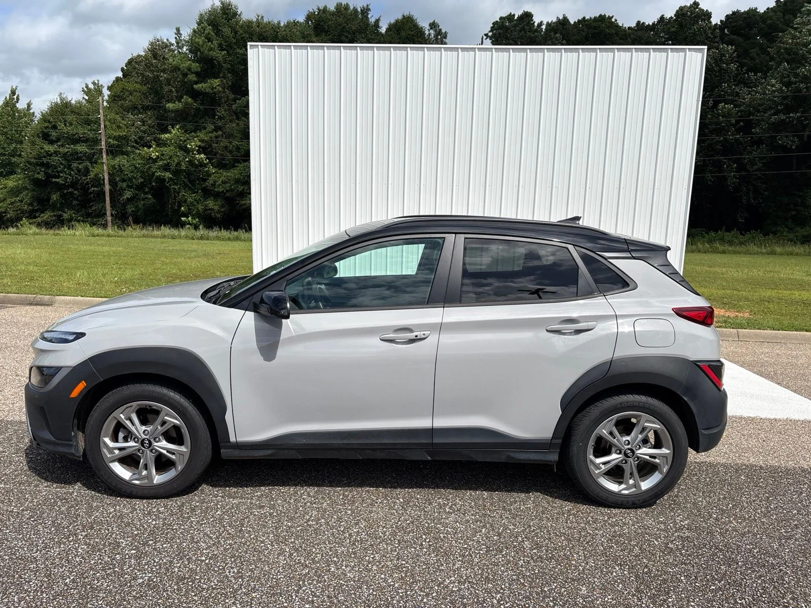 Used 2023 Silver Hyundai SEL image 1
