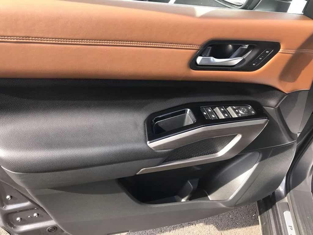 Used 2024 Gray Nissan Platinum image 13