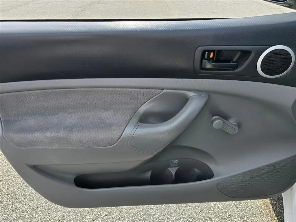 Used 2007 White Toyota  image 7