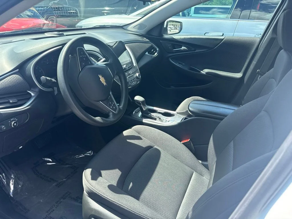 Used 2024 White Chevrolet LT image 3