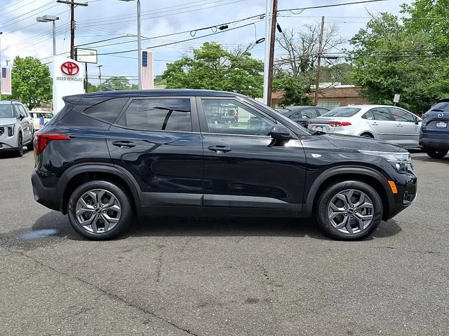 Used 2024 Black Kia LX image 8