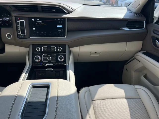Used 2022 White GMC Denali image 14