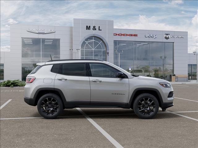 New 2026 Silver Zynith Metallic Clear-Coat Exterior Paint Jeep Latitude Altitude image 21
