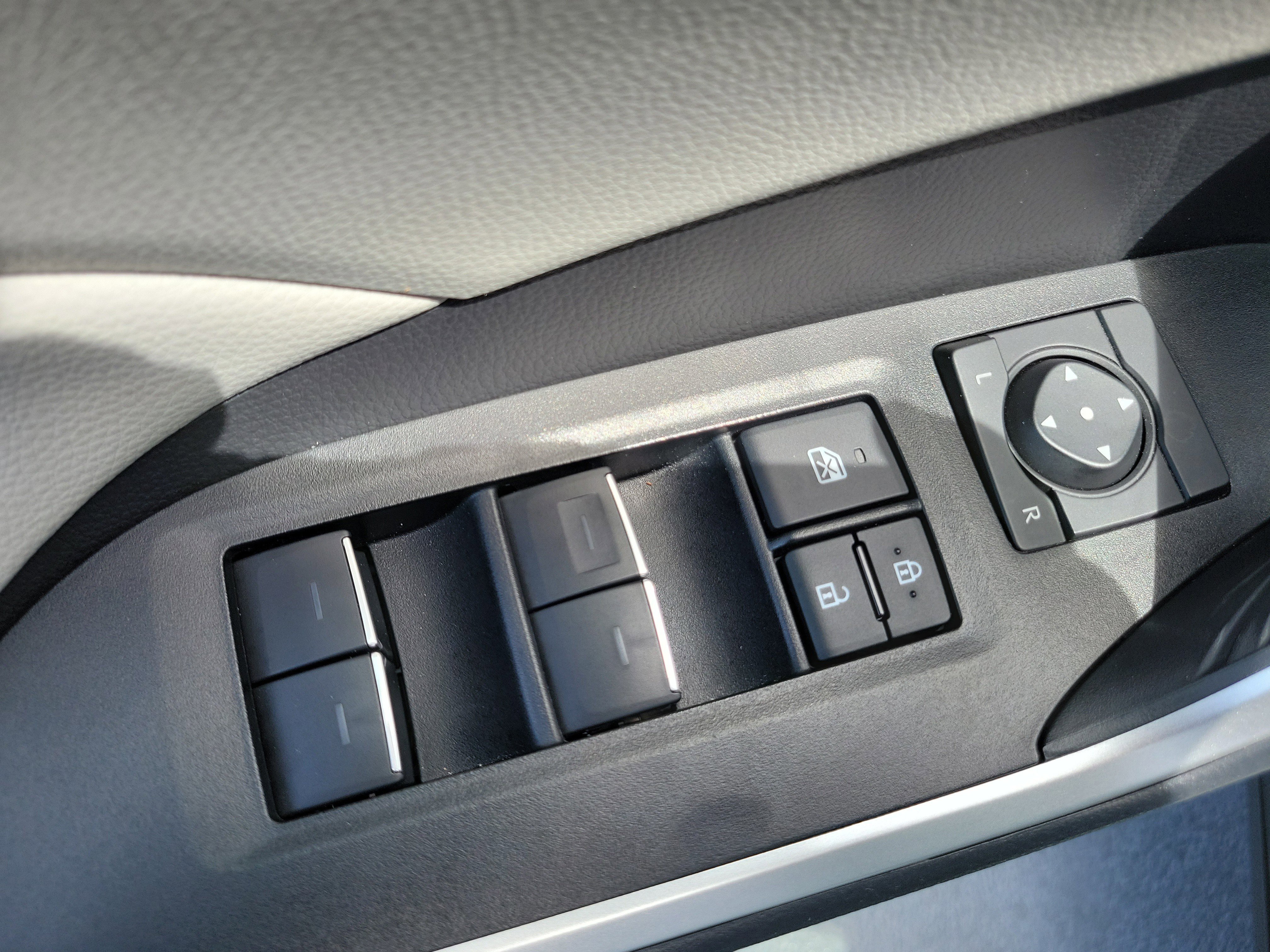 Used 2025 Ice Toyota XLE image 22