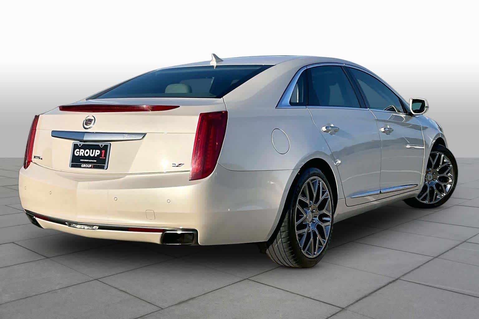 Used 2014 White Diamond Tricoat Cadillac Platinum image 13