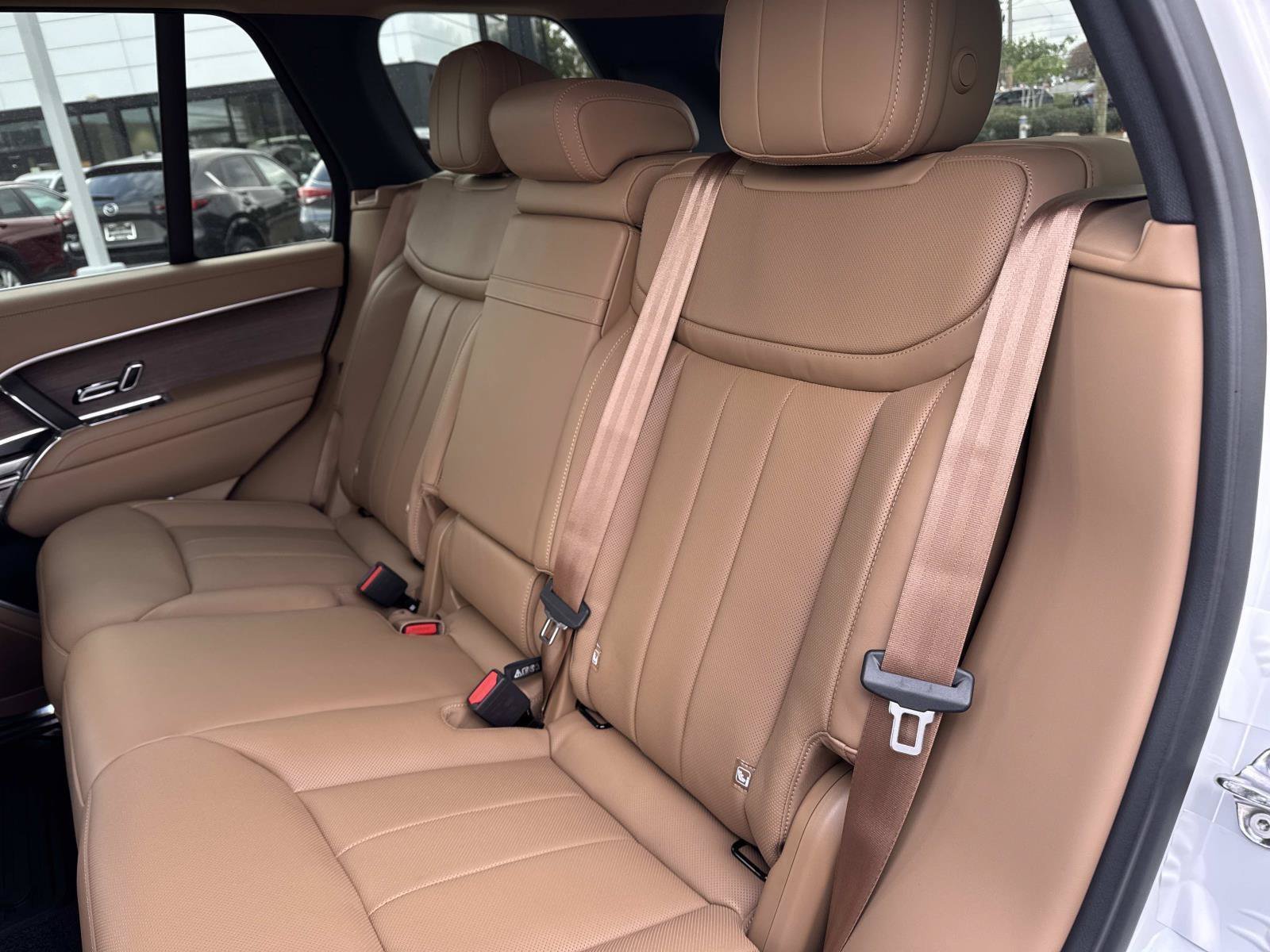 2026 Land Rover Range Rover SE - Photo 8