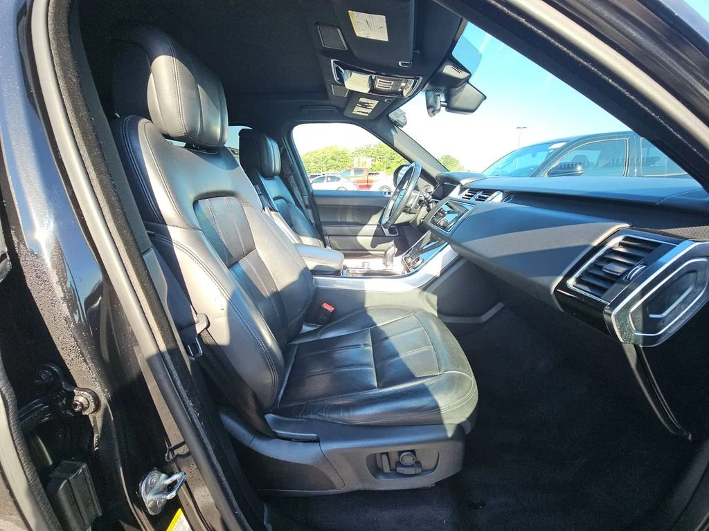 Used 2022  Land Rover HSE Silver Edition image 5