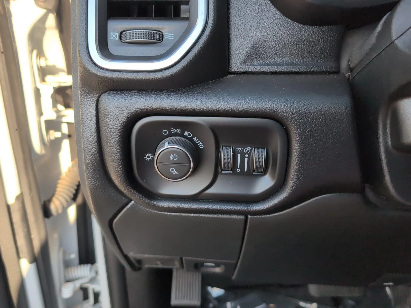 Used 2025 Bright White Clearcoat Ram Laramie image 29