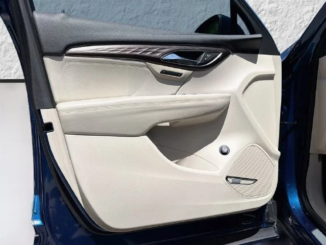 Used 2022 Sapphire Metallic Buick Avenir image 22