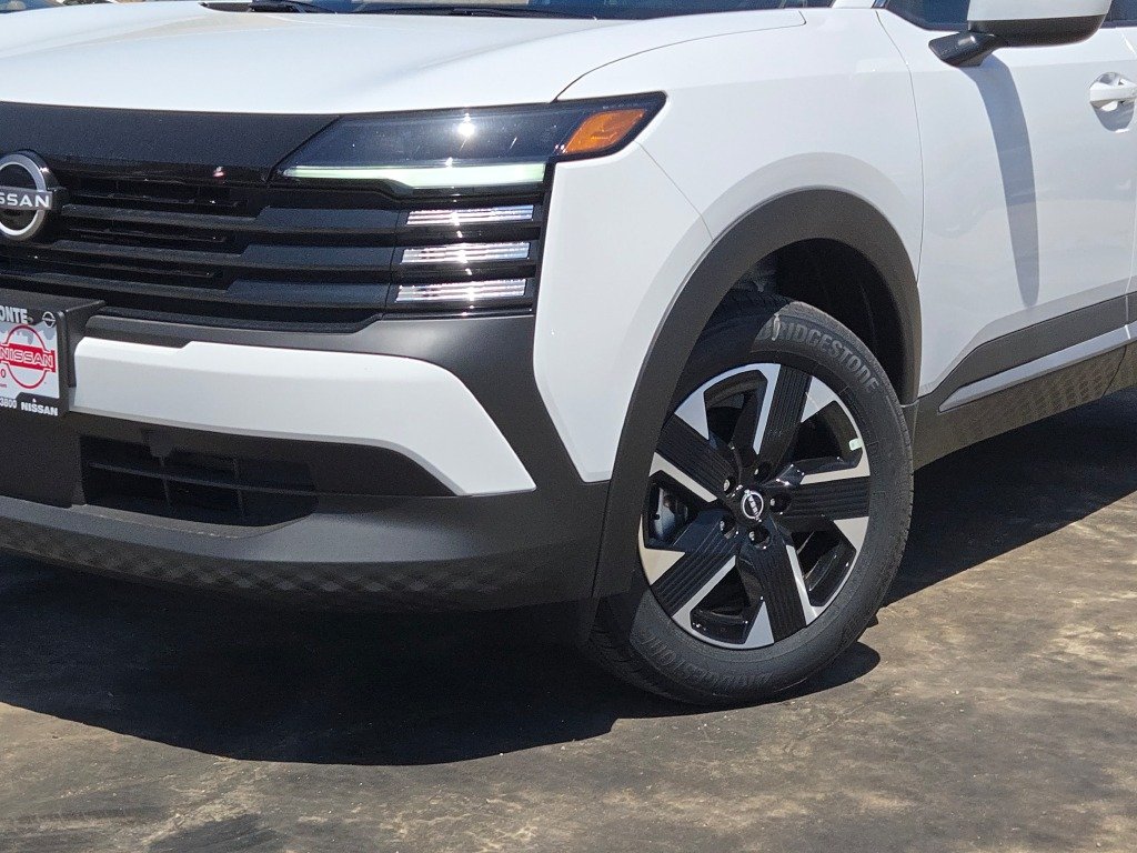 Used 2025 White Nissan SV image 3