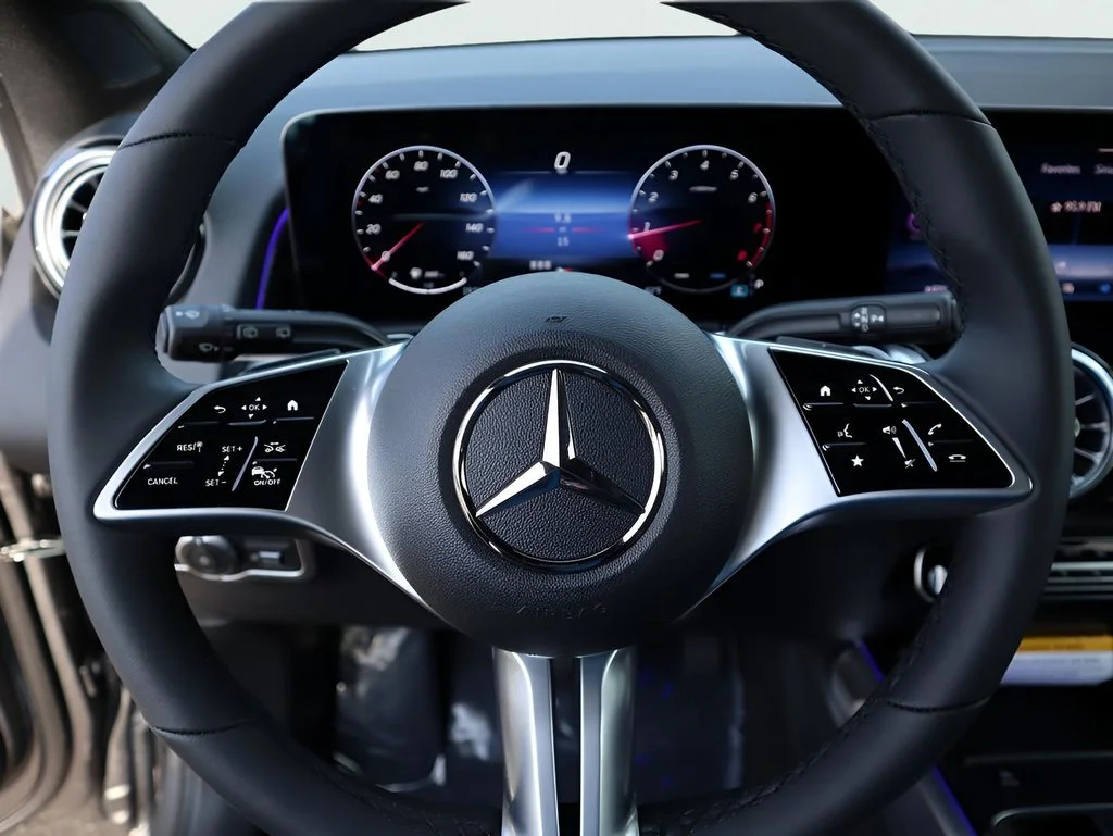 Used 2026 Mountain Gray Metallic Mercedes-Benz GLB 250 image 34