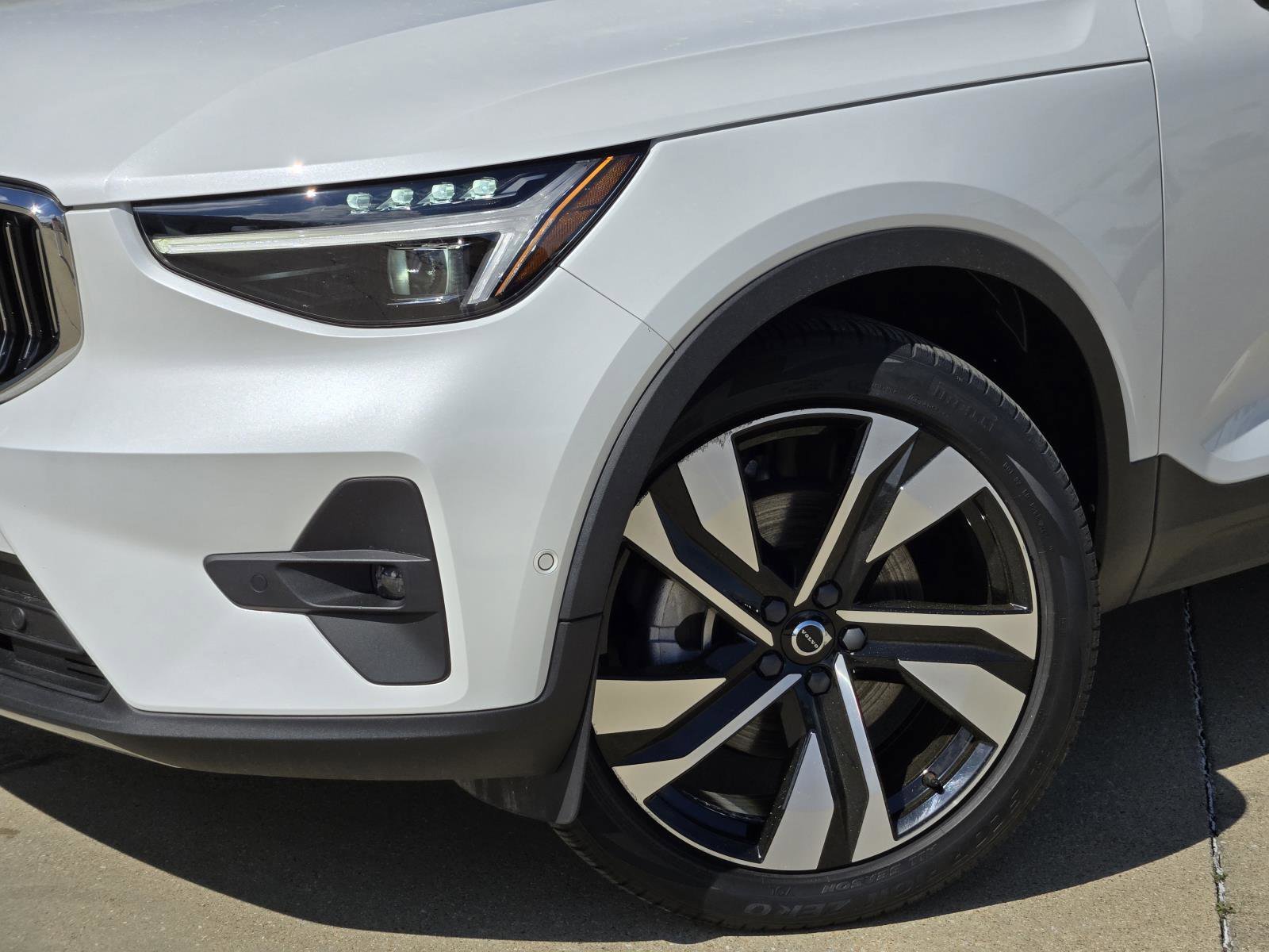 Used 2023 Crystal White Volvo Ultimate Bright Theme image 7