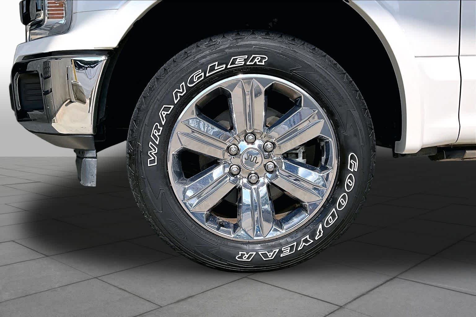 Used 2018 White Platinum Metallic Tri-Coat Ford King Ranch image 11