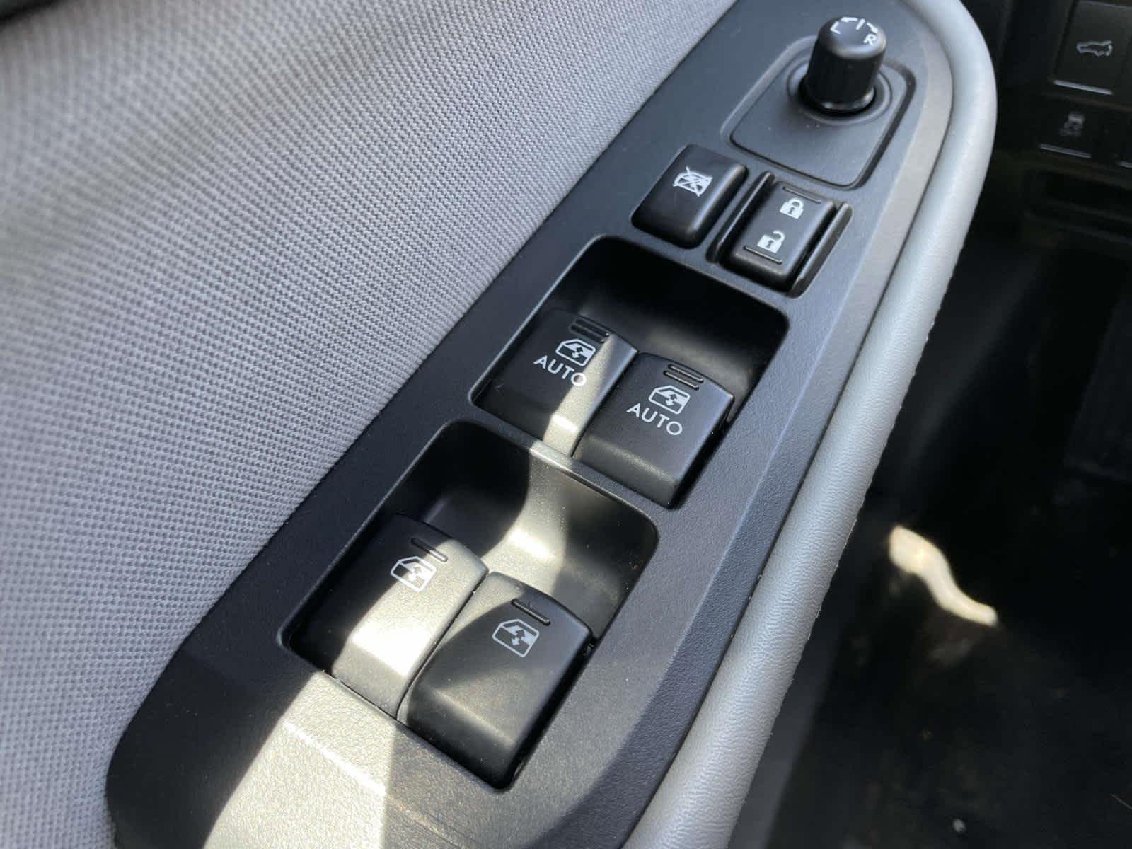 Used 2018 Twilight Blue Metallic Subaru Premium image 31