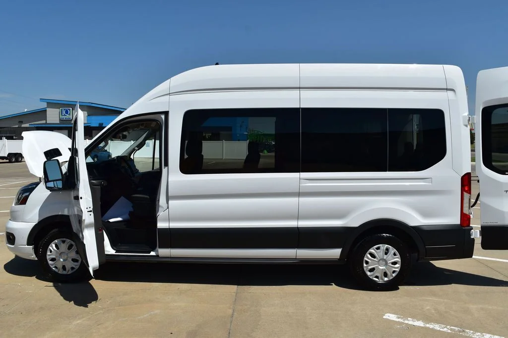 Used 2023 Oxford White Ford XLT image 32