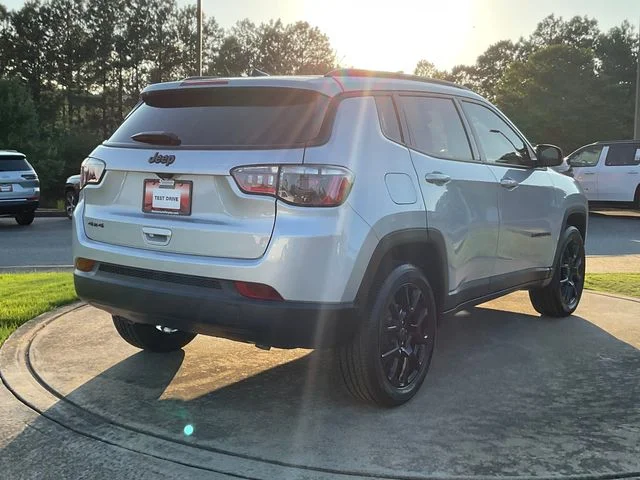 New 2026 Silver Zynith Metallic Clear-Coat Exterior Paint Jeep Latitude image 7