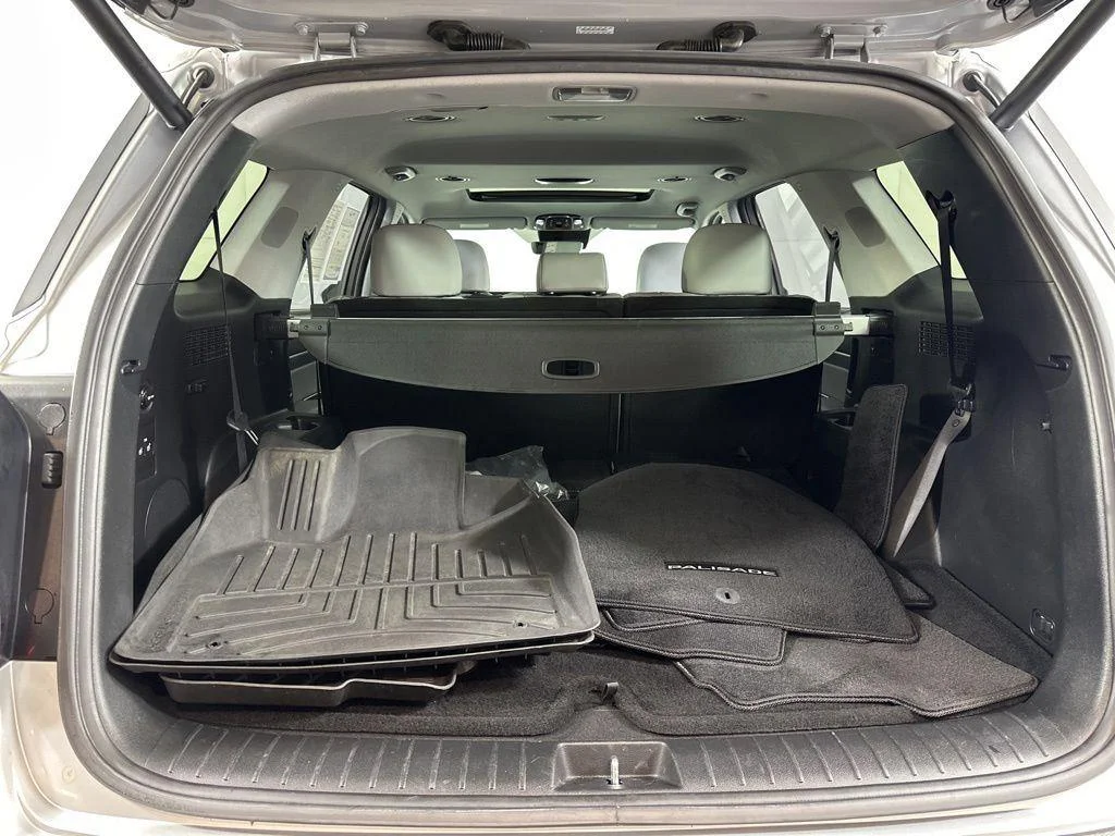 Used 2023 Silver Hyundai SEL image 21