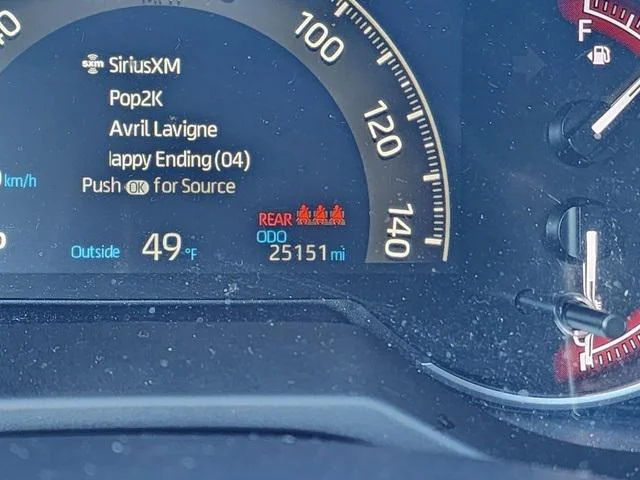 2023 Toyota RAV4 LE - Photo 24
