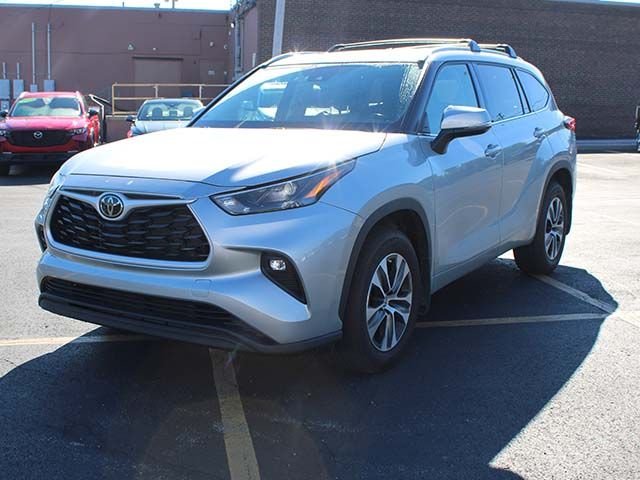 Used 2022 Celestial Silver Metallic Toyota XLE image 2