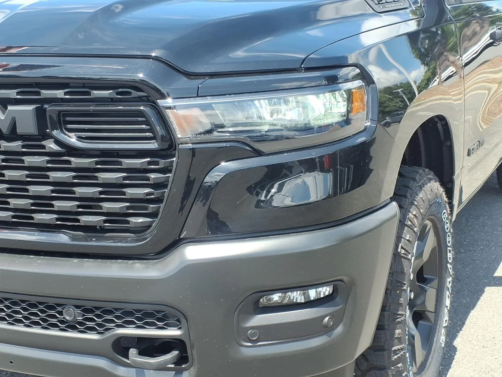 New 2026 Diamond Black Crystal Pearl-Coat Exterior Paint RAM Warlock image 14