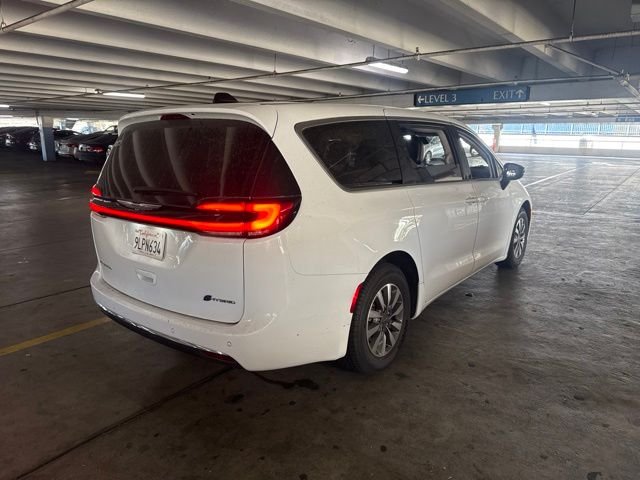2024 Chrysler Pacifica PHEV Select - Photo 3