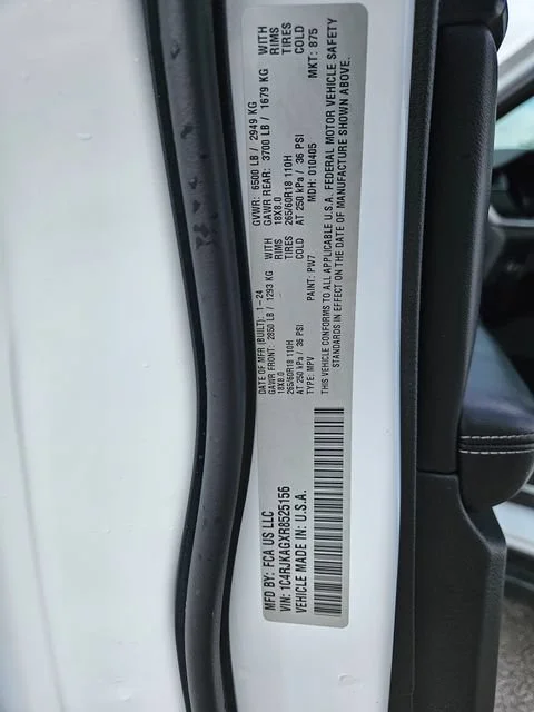 Used 2024 White Jeep Altitude image 31