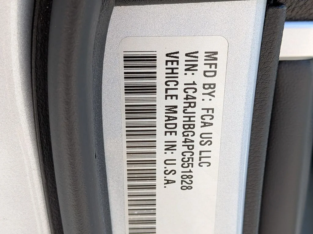 Used 2023 Silver Jeep Limited image 33
