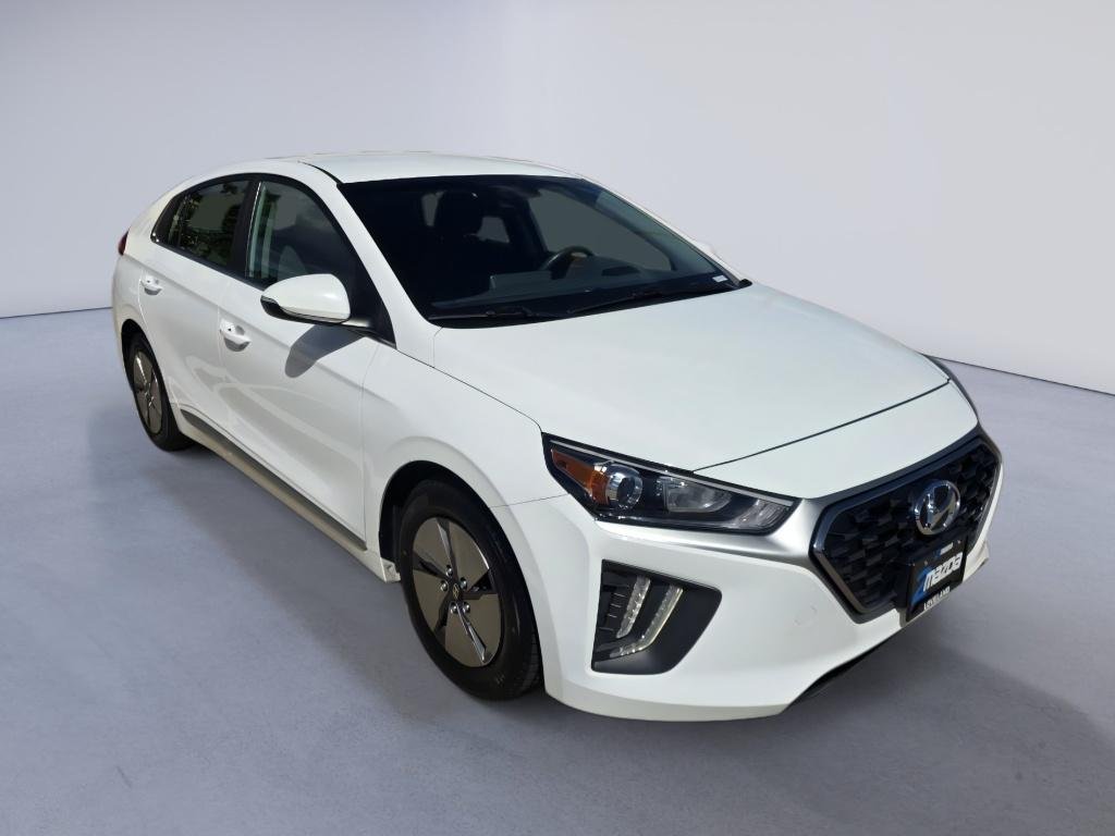 Used 2021 Ceramic White Hyundai SE image 7